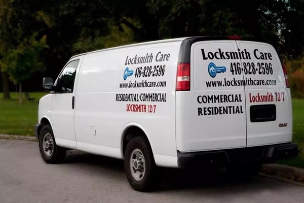 How do you communicate with your lock repair & replacement specialist in Toronto Еtobicoke?